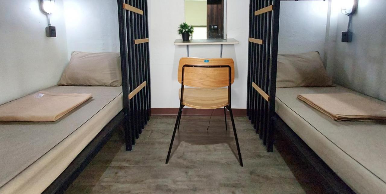 Feel Good Bangkok Hostel Екстер'єр фото