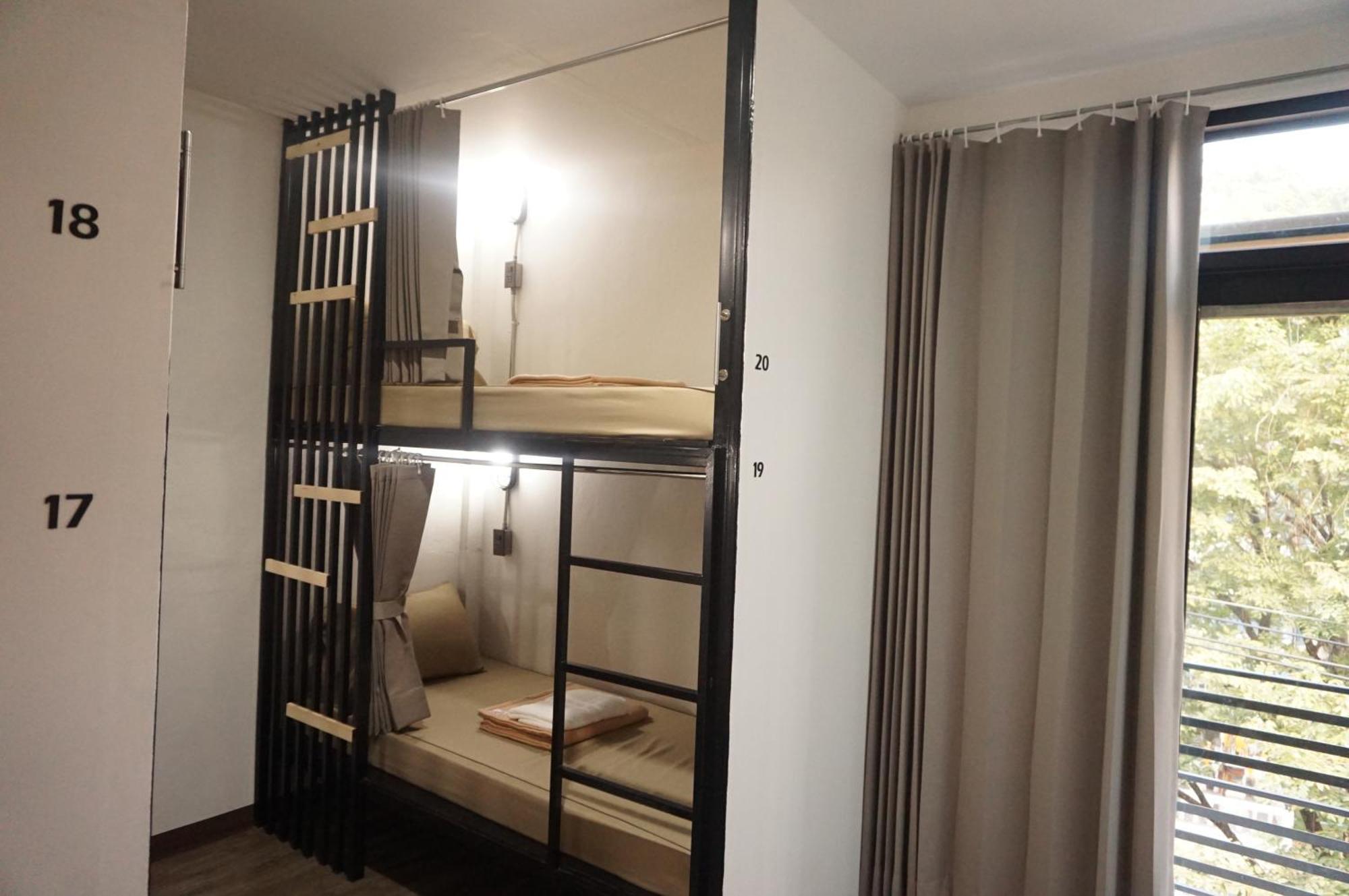 Feel Good Bangkok Hostel Екстер'єр фото