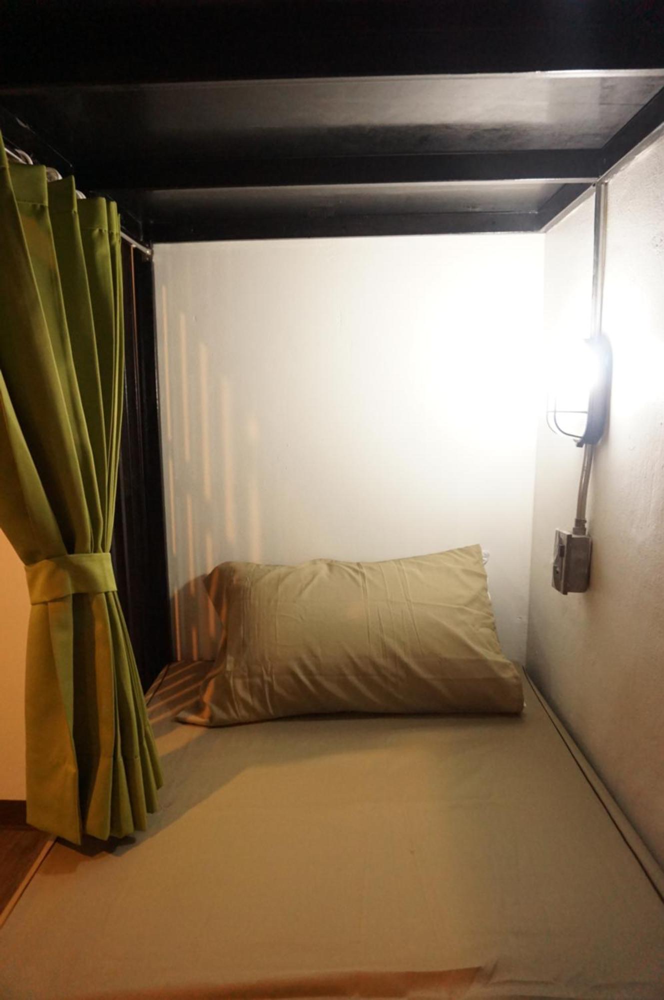 Feel Good Bangkok Hostel Екстер'єр фото