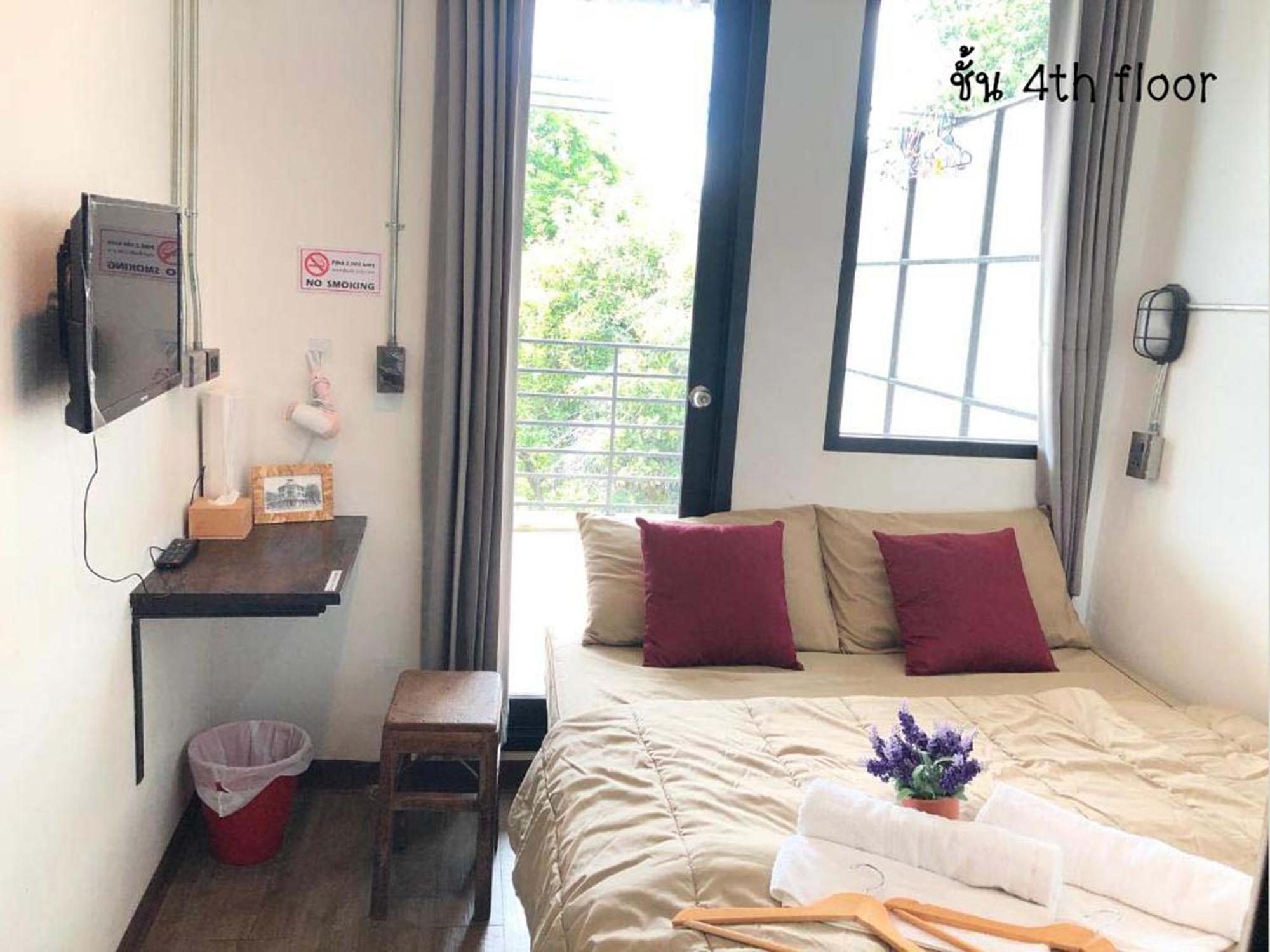 Feel Good Bangkok Hostel Екстер'єр фото