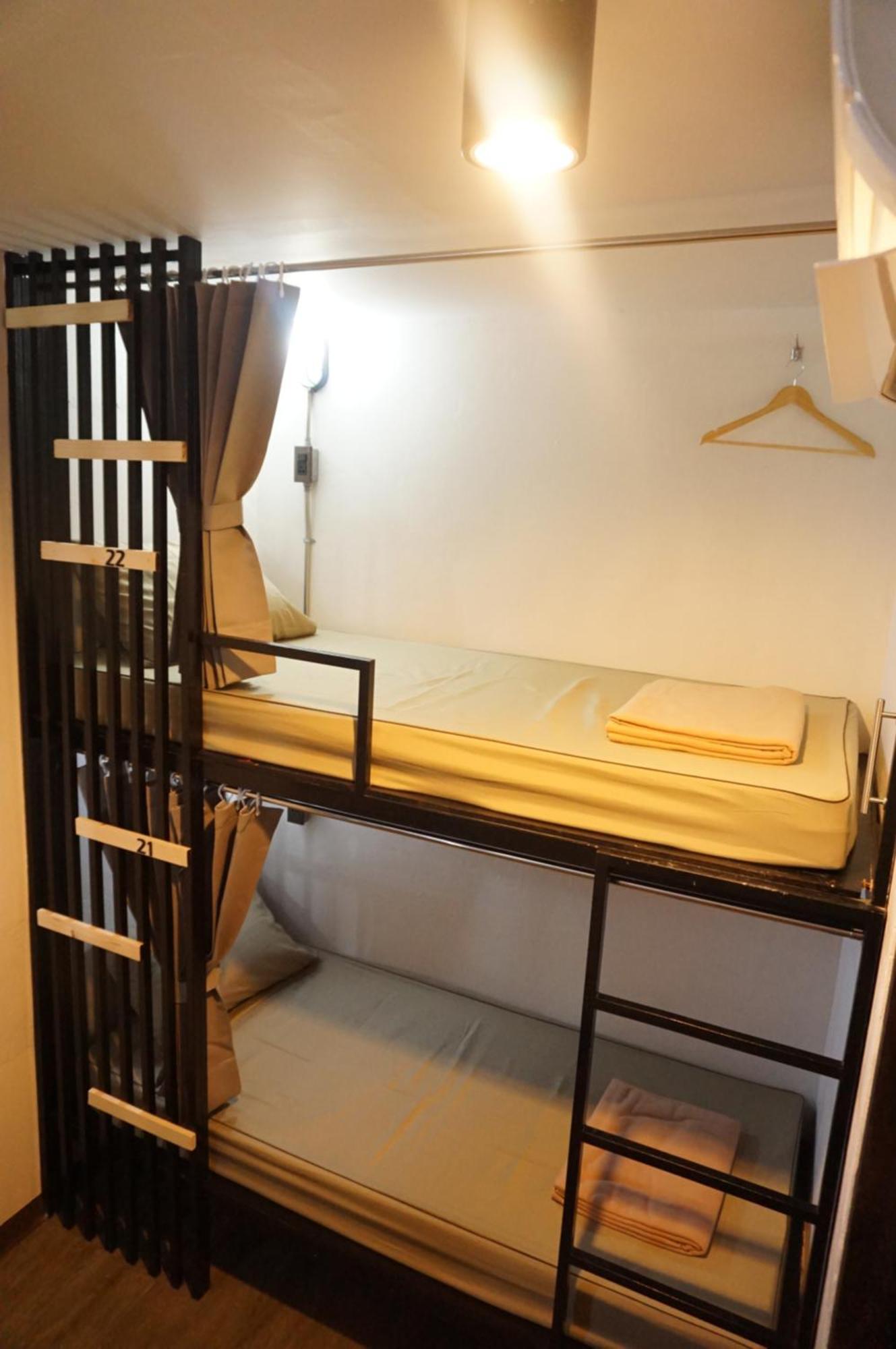 Feel Good Bangkok Hostel Екстер'єр фото
