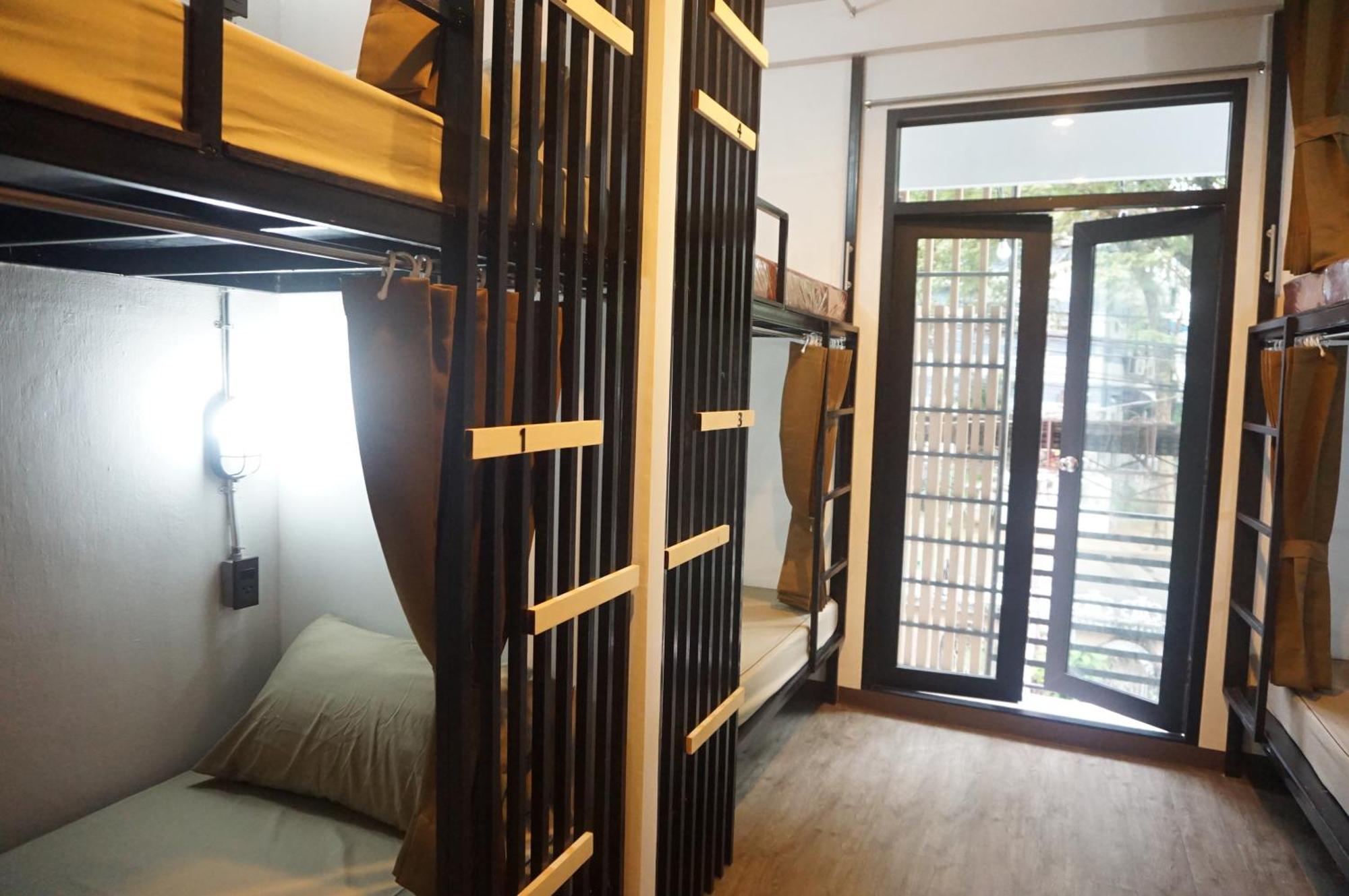Feel Good Bangkok Hostel Екстер'єр фото
