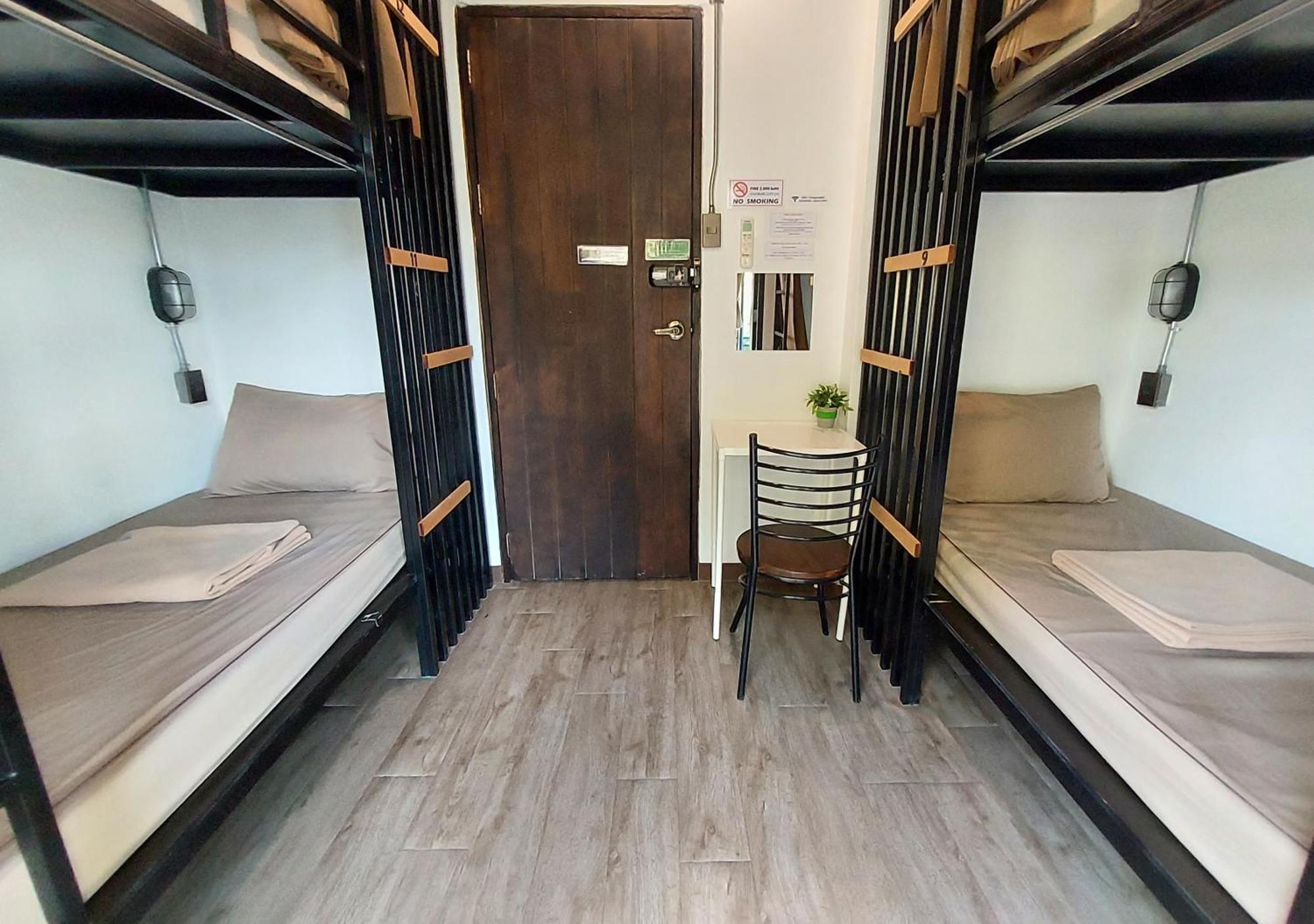 Feel Good Bangkok Hostel Екстер'єр фото
