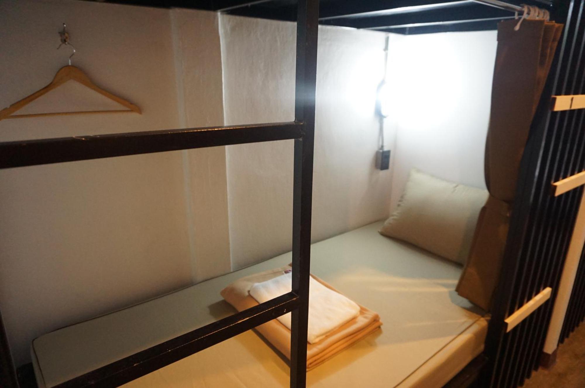 Feel Good Bangkok Hostel Екстер'єр фото