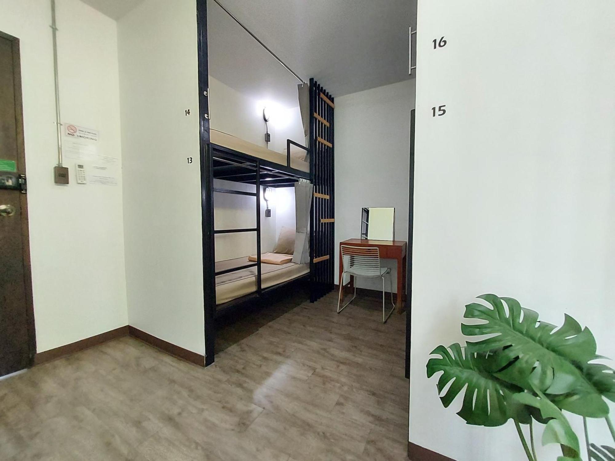 Feel Good Bangkok Hostel Екстер'єр фото