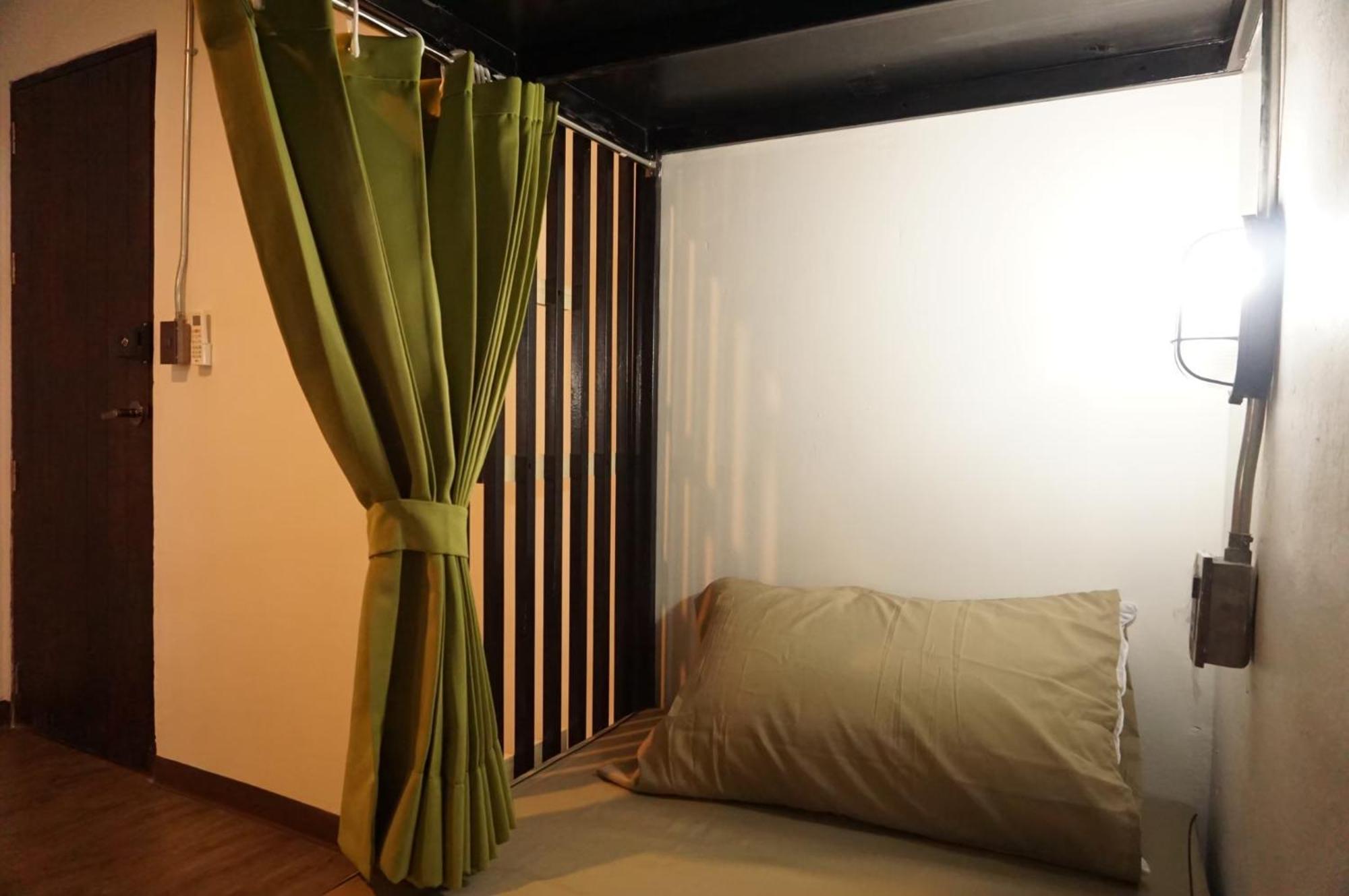 Feel Good Bangkok Hostel Екстер'єр фото