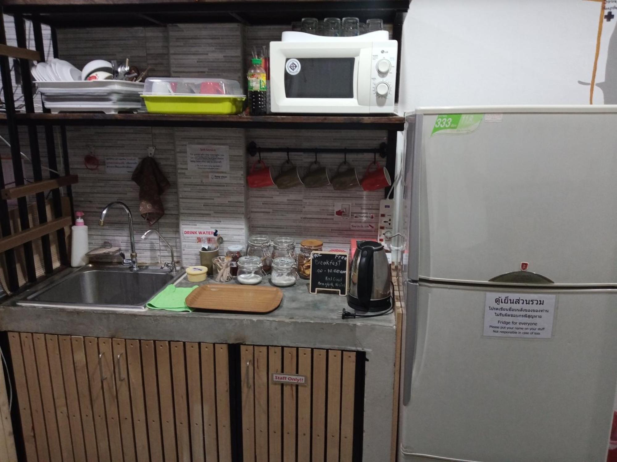 Feel Good Bangkok Hostel Екстер'єр фото