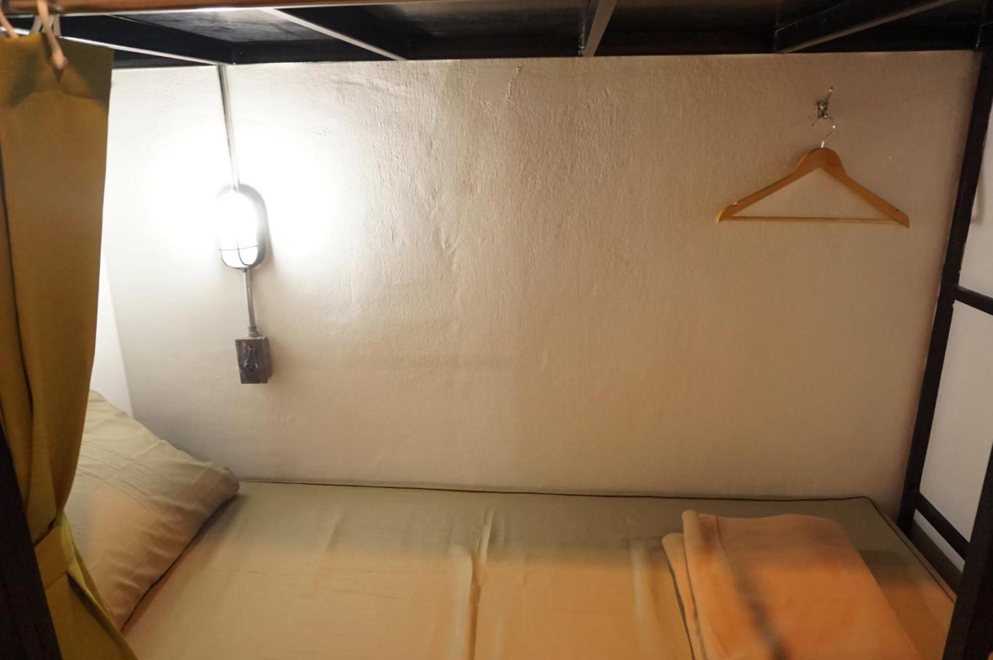 Feel Good Bangkok Hostel Екстер'єр фото