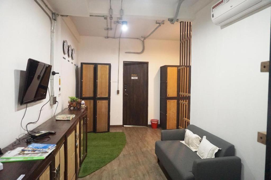 Feel Good Bangkok Hostel Екстер'єр фото