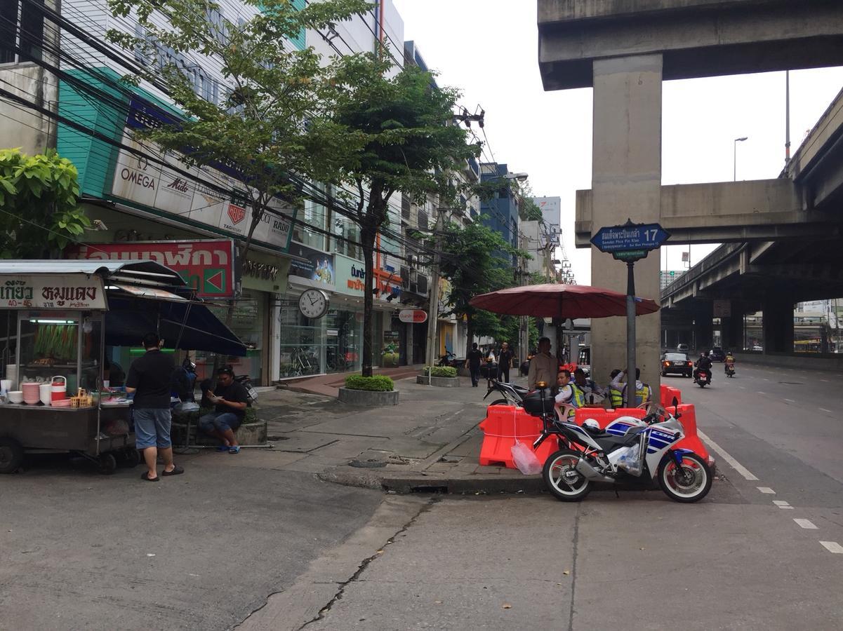 Feel Good Bangkok Hostel Екстер'єр фото